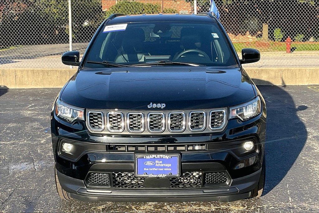 Used 2024 Jeep Compass Latitude AWD/4WD image 2