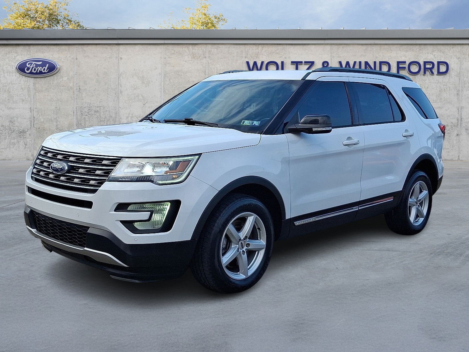 Certified 2017 Ford Explorer XLT w/ Equipment Group 202A AWD/4WD image 3