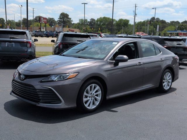 Used 2024 Toyota Camry LE FWD image 8