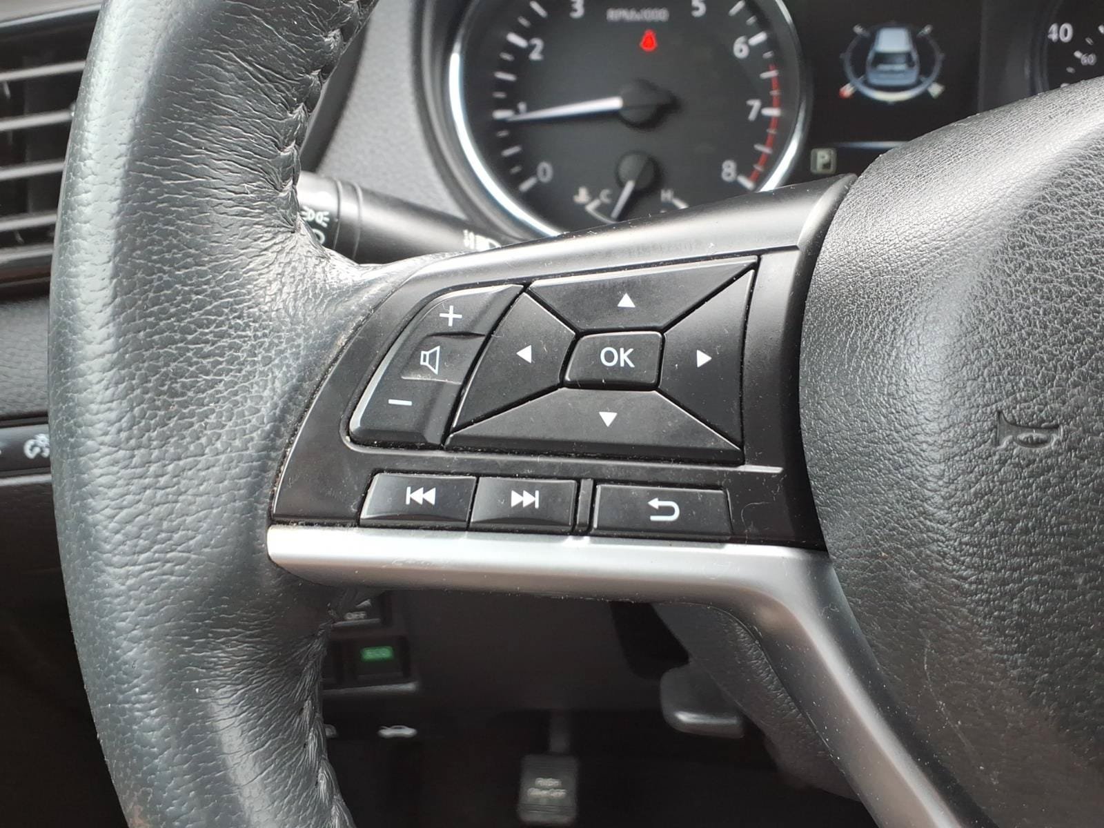Used 2017 Nissan Rogue SV AWD/4WD image 17