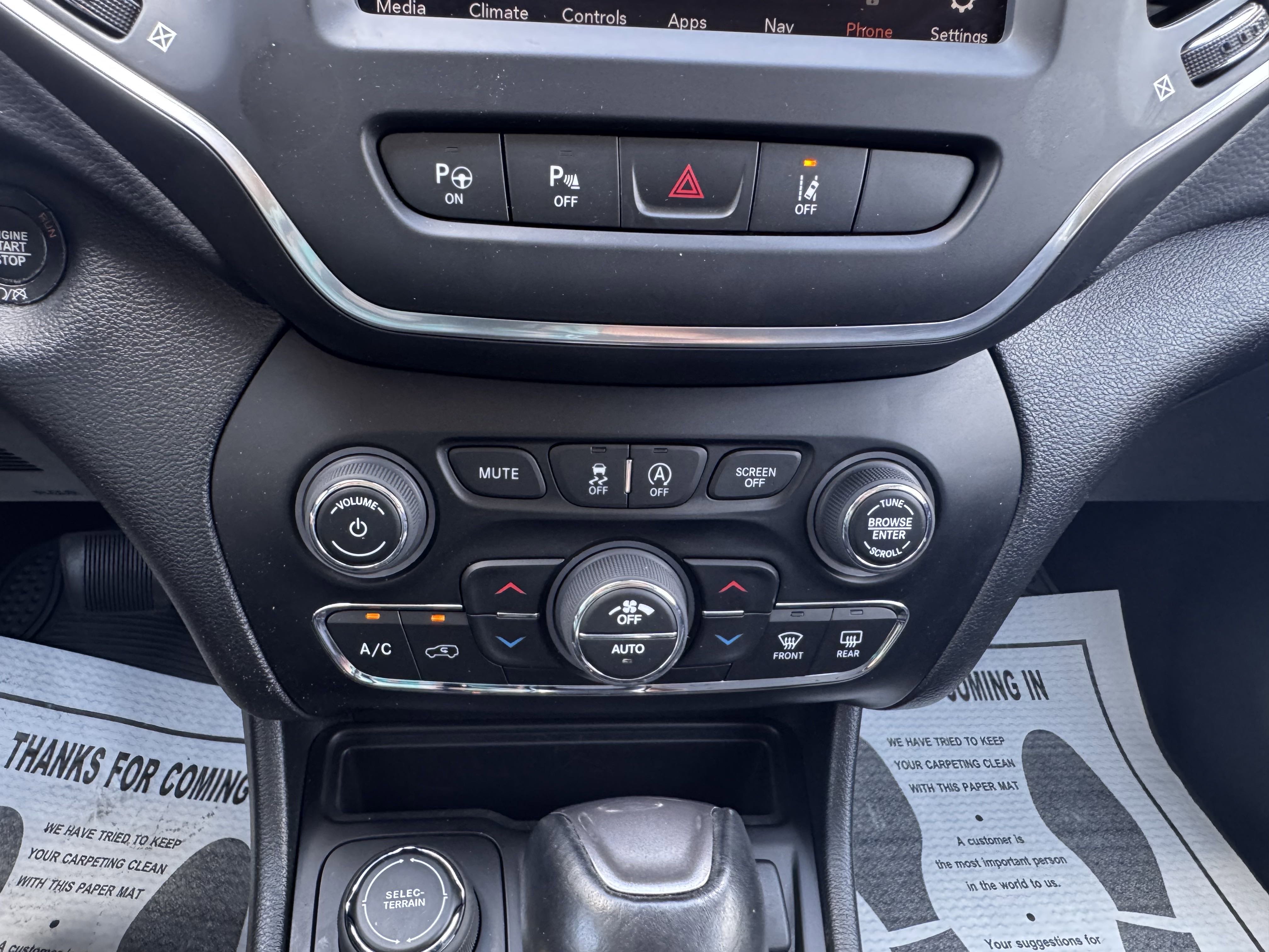 Used 2023 Jeep Cherokee Altitude Lux image 23