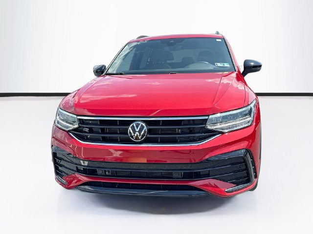 Used 2024 Volkswagen Tiguan SE R-Line AWD/4WD image 2