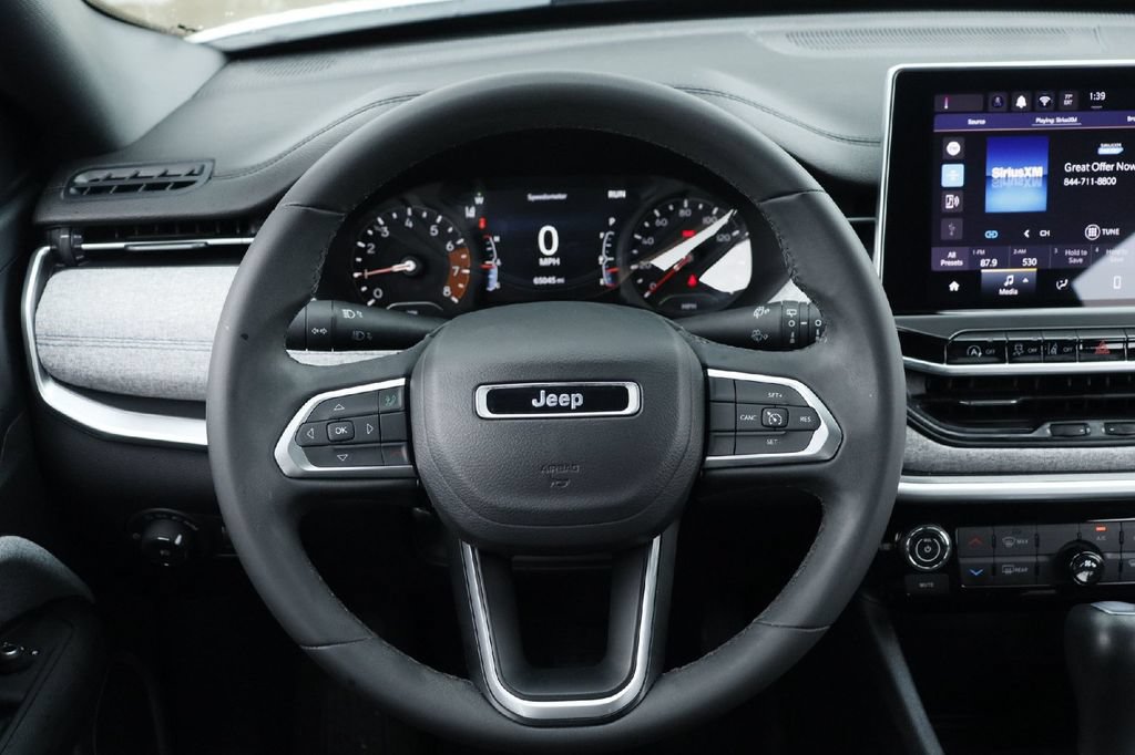 Used 2024 Jeep Compass Latitude AWD/4WD image 19