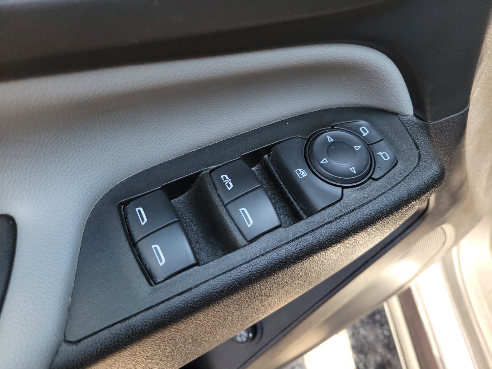 Used 2024 Chevrolet Equinox LT image 19