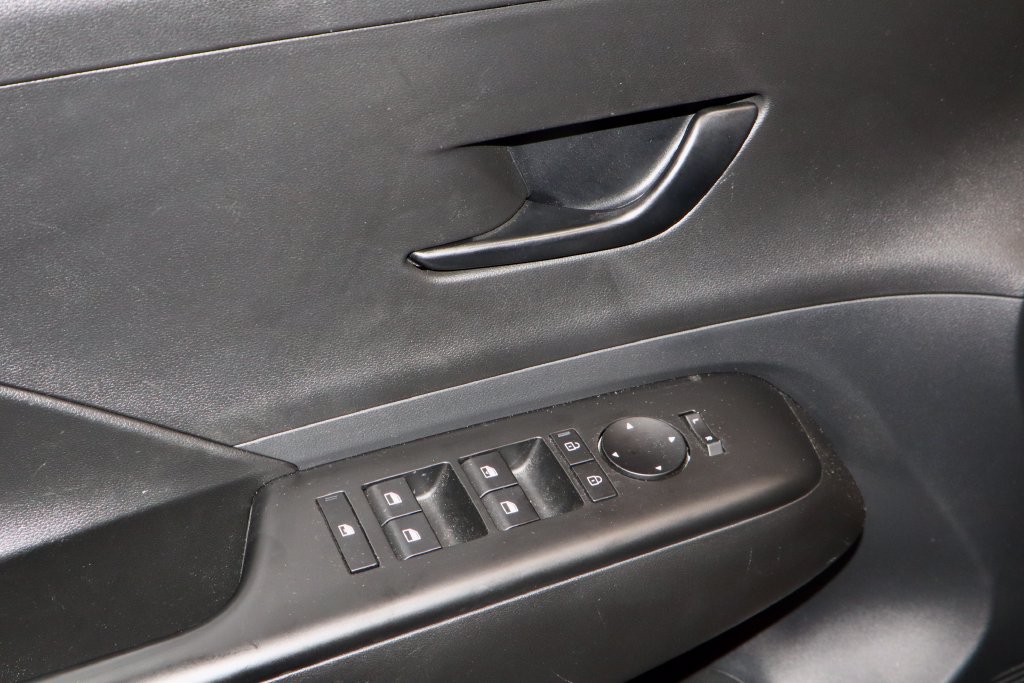 Used 2024 Hyundai Kona SE AWD/4WD image 22