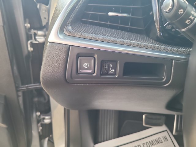 Used 2025 Cadillac XT5 Sportv AWD/4WD image 17