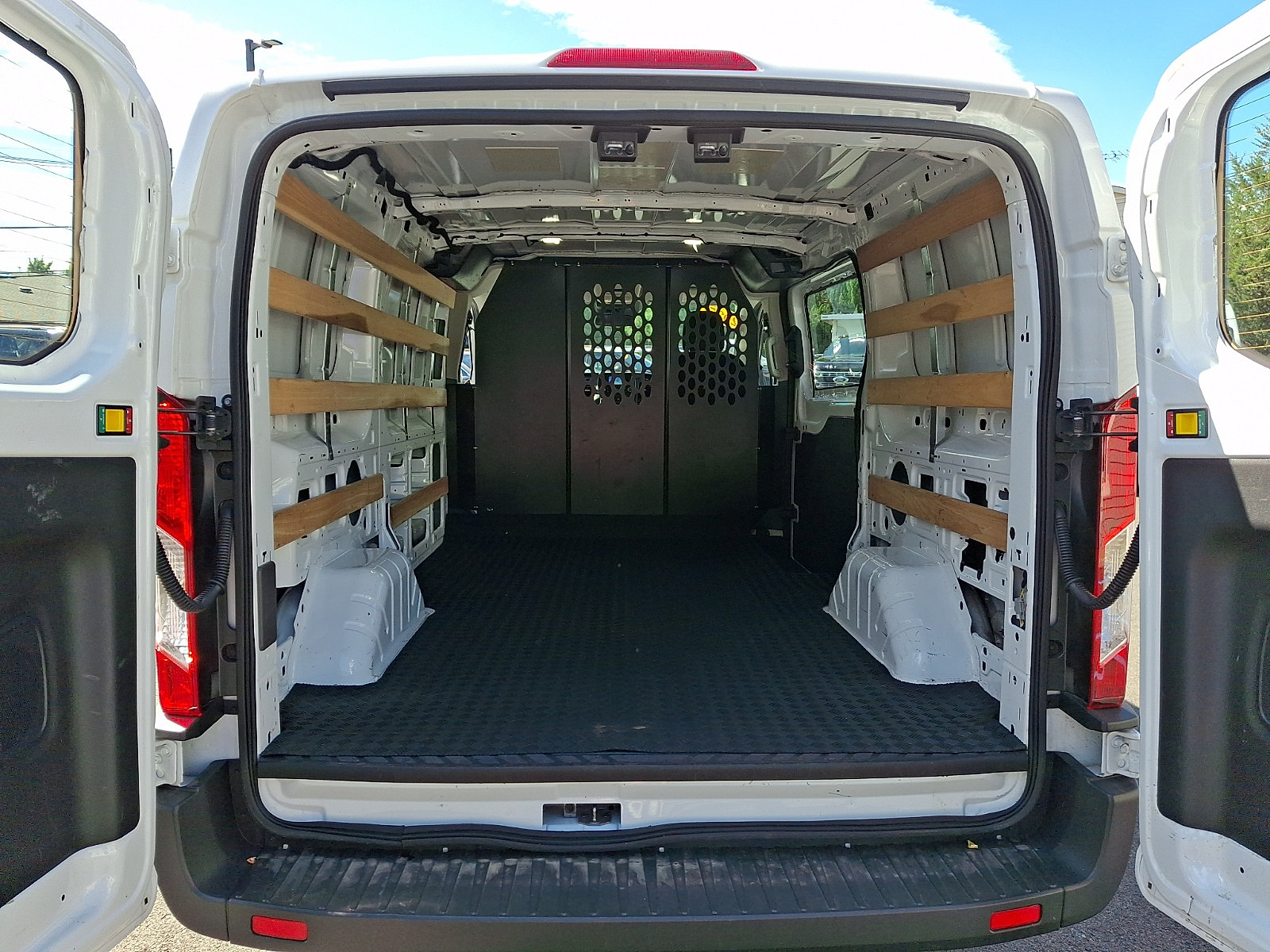 Certified 2025 Ford Transit 250 Low Roof w/ Exterior Upgrade Package RWD image 27