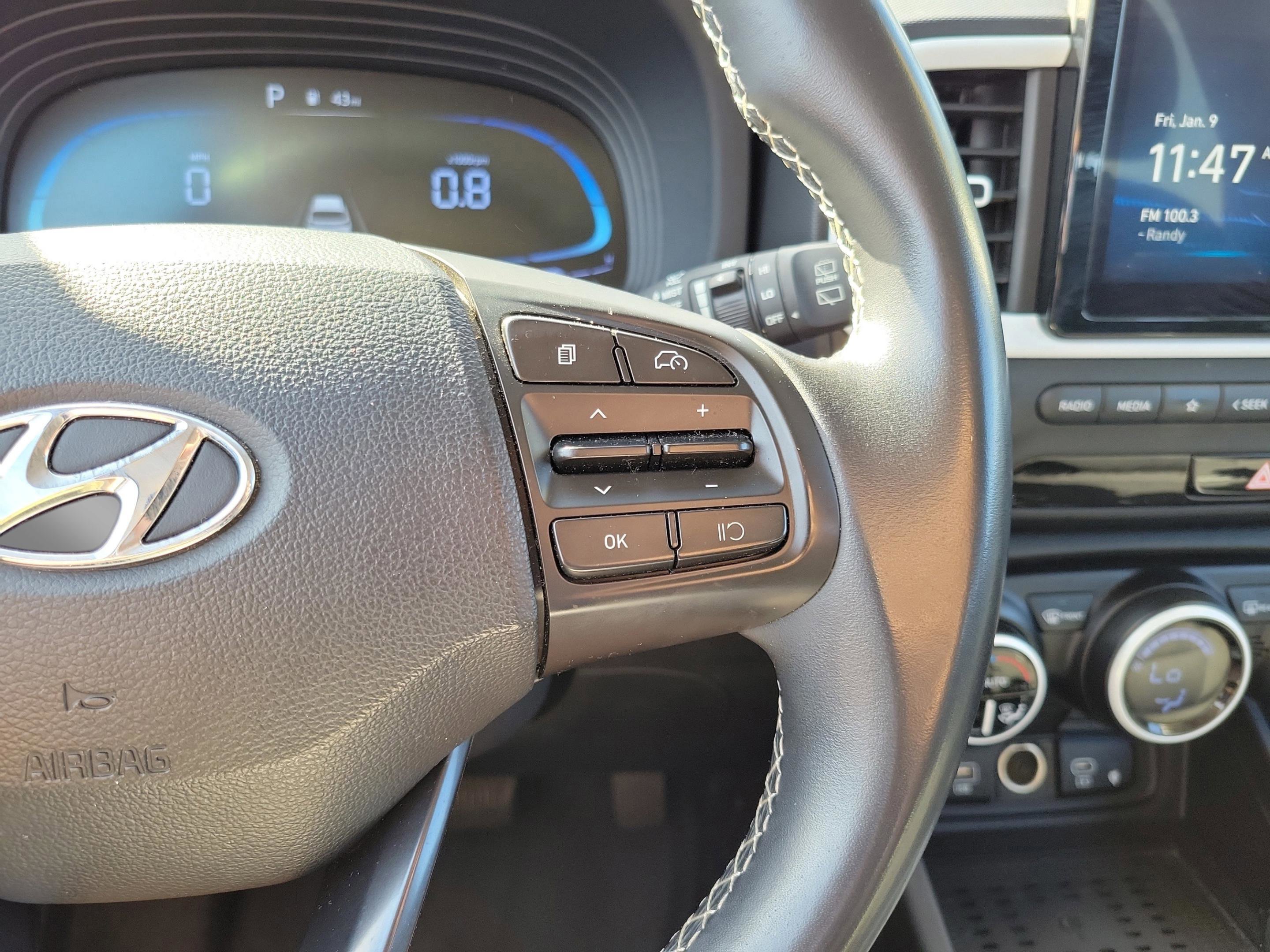 Used 2023 Hyundai Venue Limited image 21