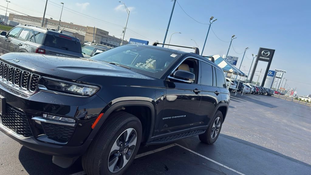 Used 2022 Jeep Grand Cherokee Limited 4xe w/ Luxury Tech Group II AWD/4WD image 4