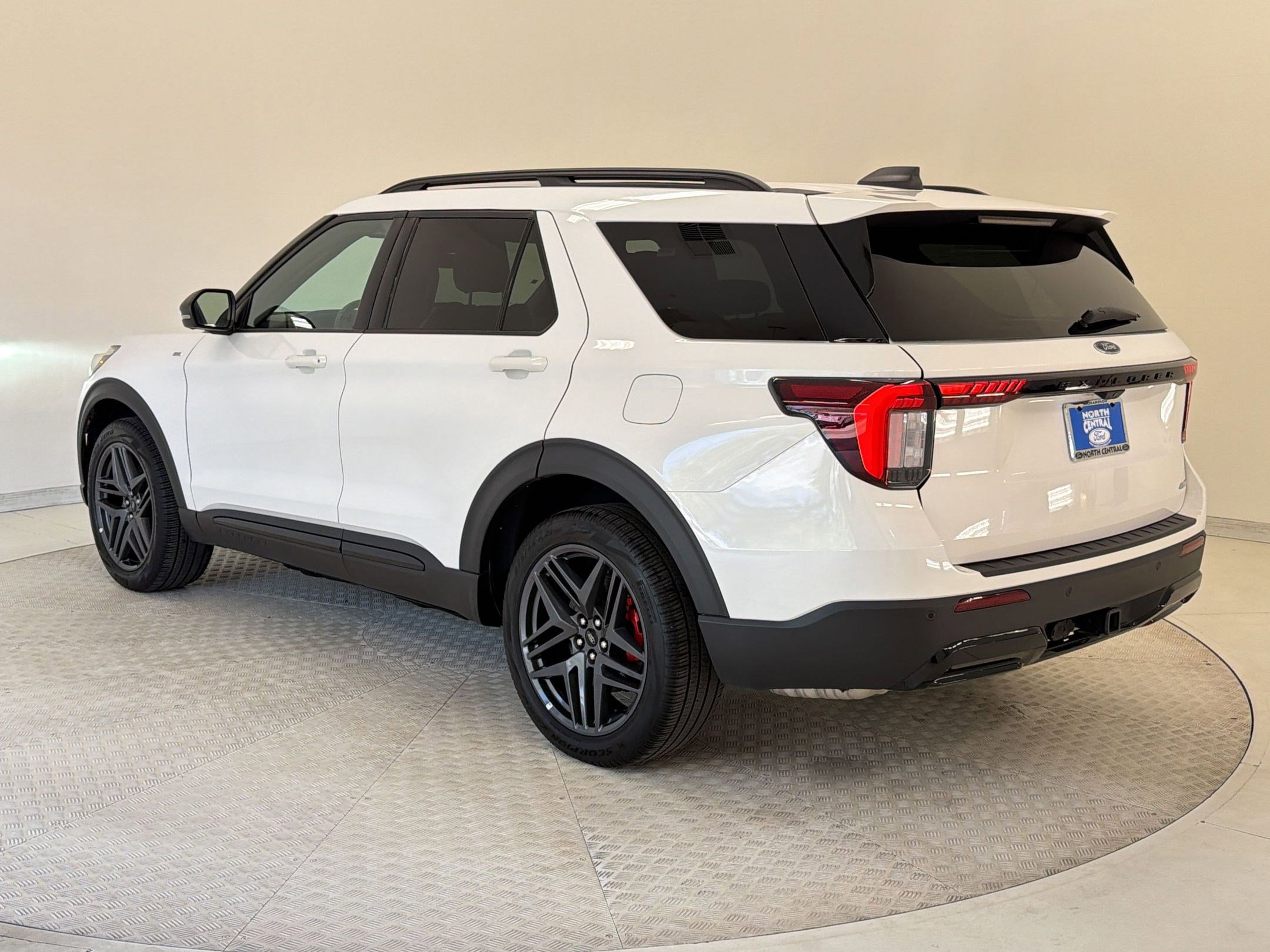 Certified 2025 Ford Explorer ST-Line w/ ST-Line Street Pack image 3