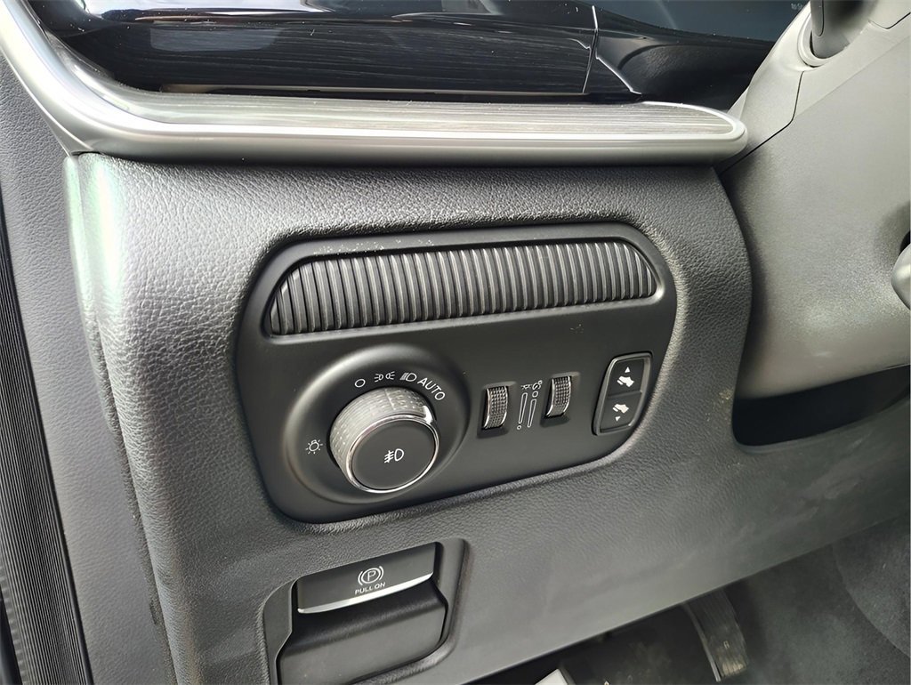 Used 2022 Jeep Wagoneer Series III w/ Flexible Seating Group image 14