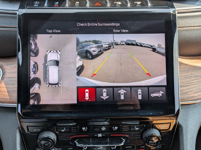 Used 2023 Jeep Grand Cherokee L Summit w/ Luxury Tech Group V AWD/4WD image 12