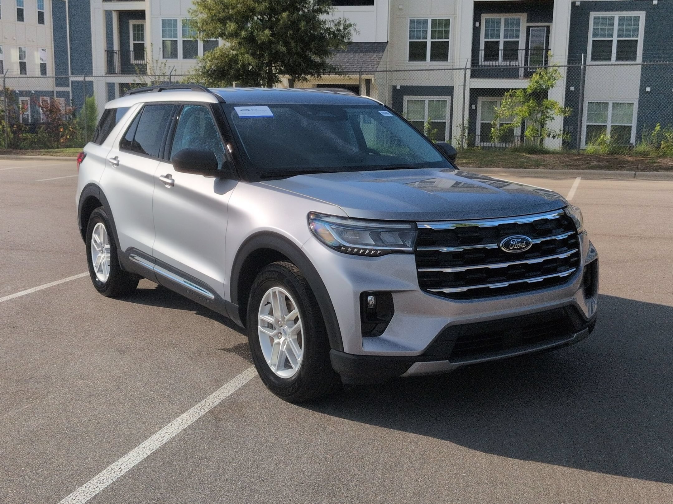 Certified 2025 Ford Explorer Active w/ Active Comfort Package RWD image 2