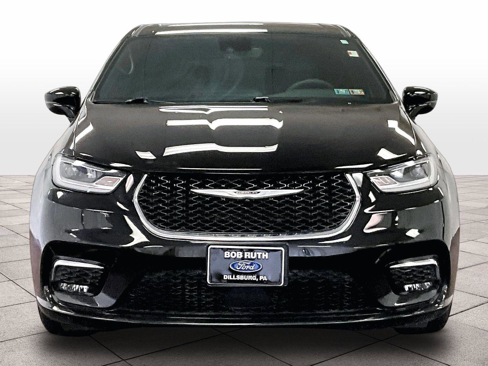 Used 2025 Chrysler Pacifica Select image 3