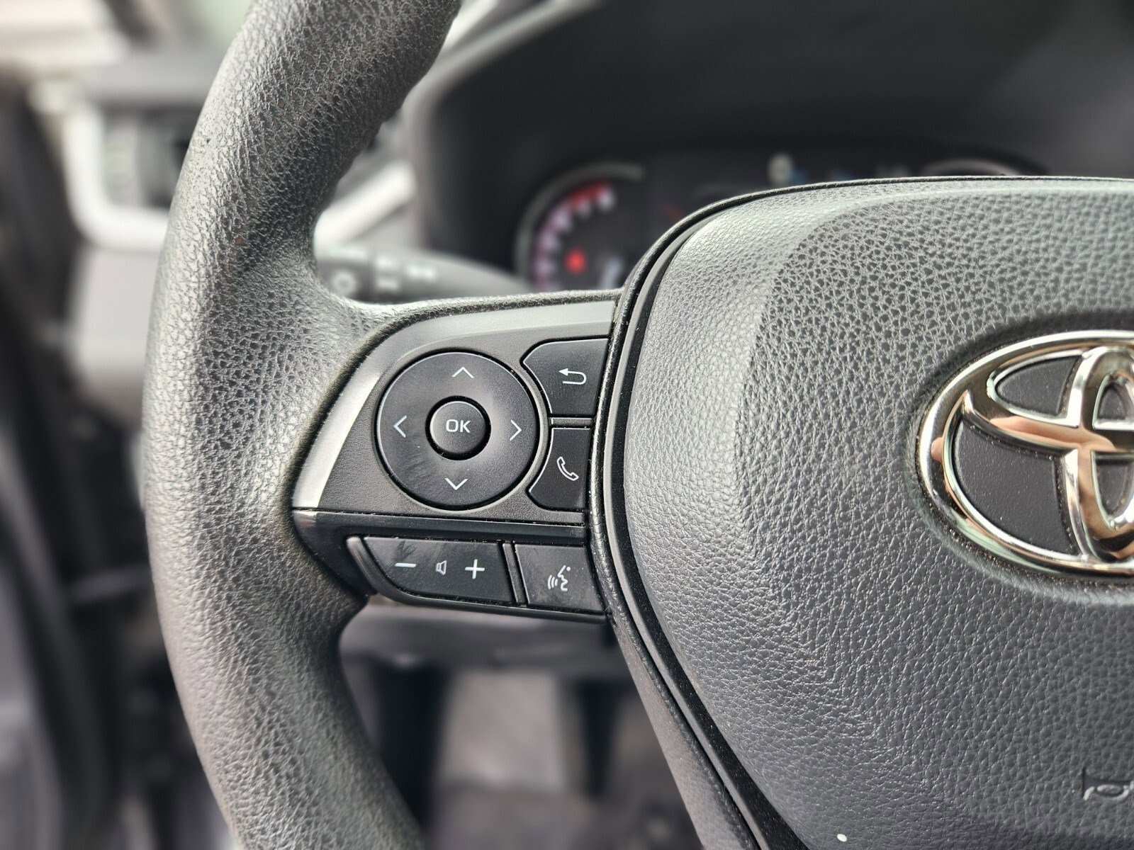 Used 2023 Toyota RAV4 XLE image 28