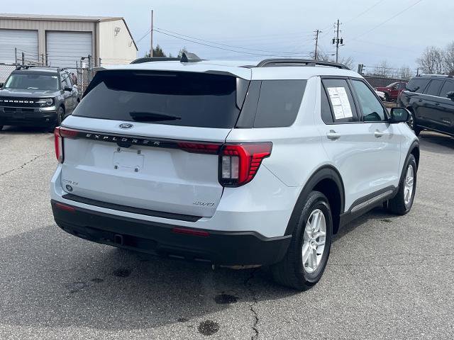 Certified 2025 Ford Explorer Active image 3