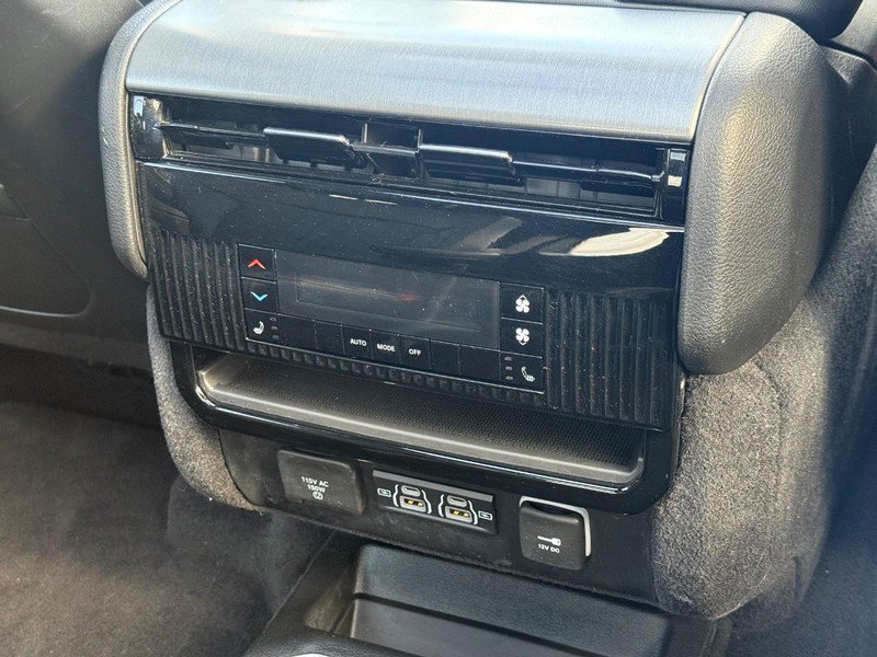Used 2024 Jeep Wagoneer Series II AWD/4WD image 16