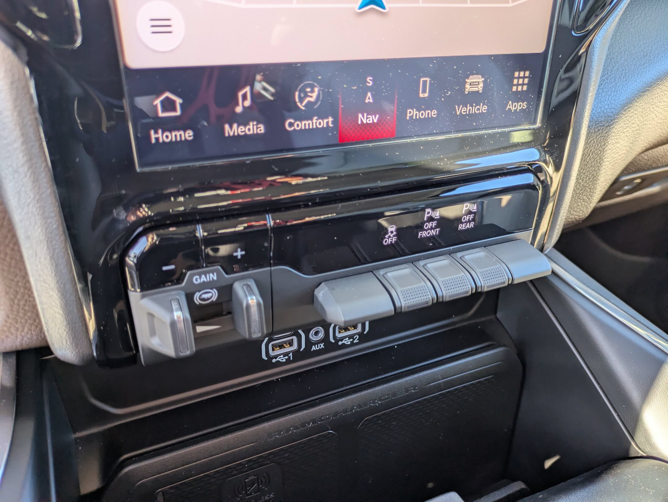 Used 2025 RAM 1500 Laramie AWD/4WD image 26