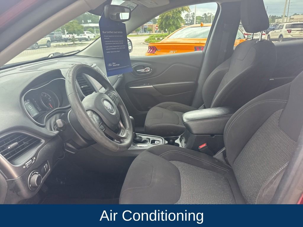 Used 2021 Jeep Cherokee Latitude FWD image 11