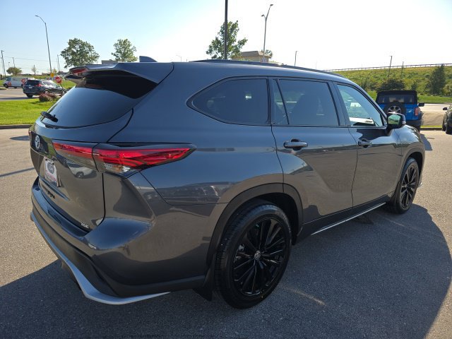 Used 2023 Toyota Highlander XSE FWD image 5