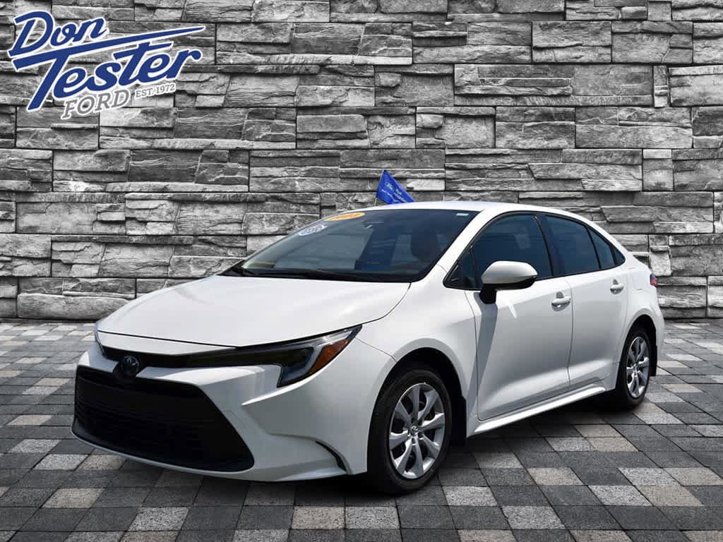 Used 2023 Toyota Corolla LE FWD image 7