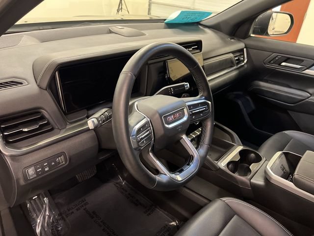 Used 2025 GMC Terrain Elevation w/ Elevation Premium Package AWD/4WD image 12