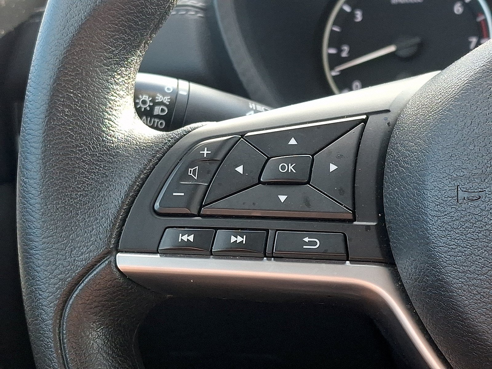 Used 2024 Nissan Sentra SV FWD image 19