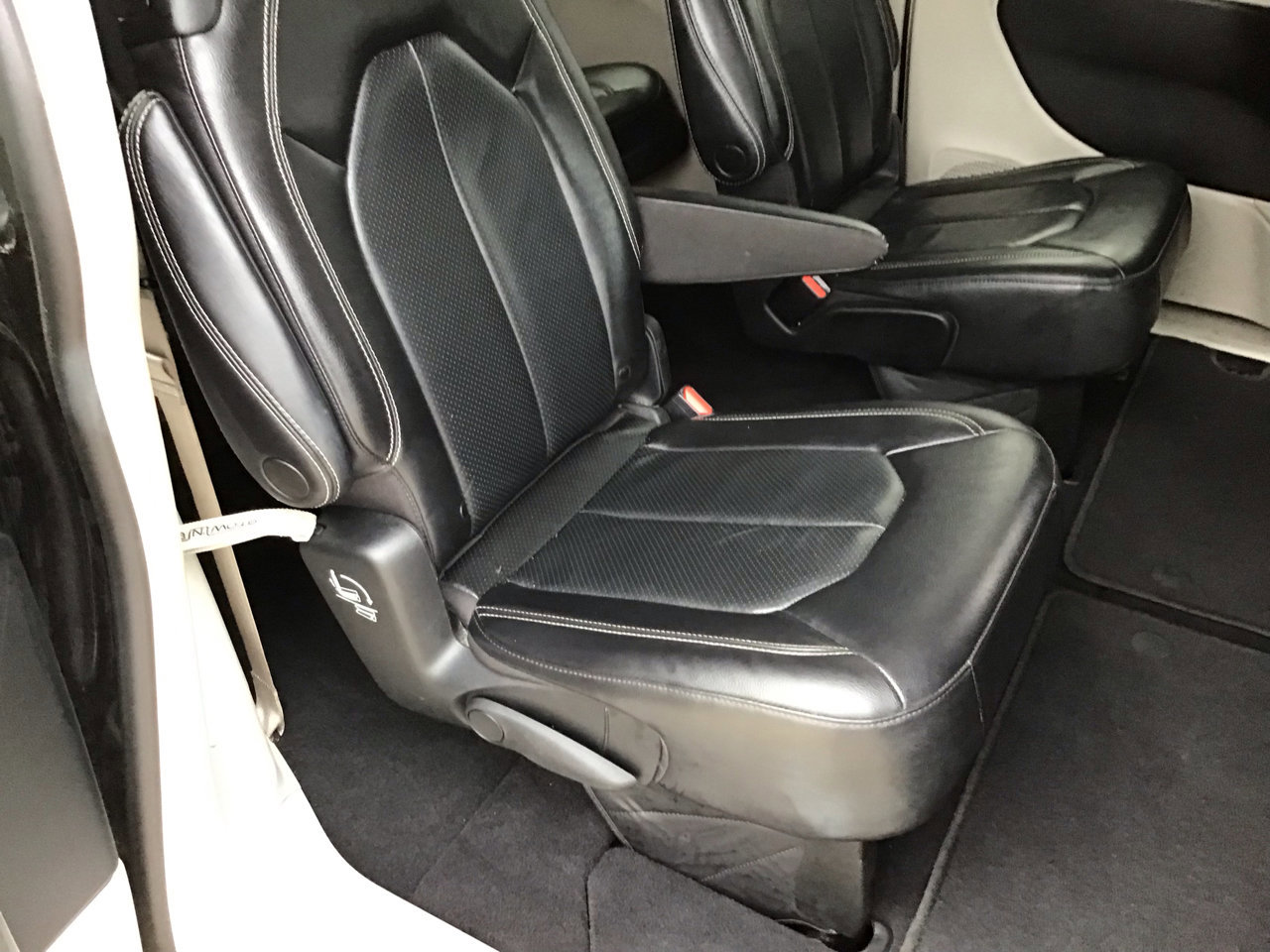 Used 2022 Chrysler Pacifica Touring-L image 48