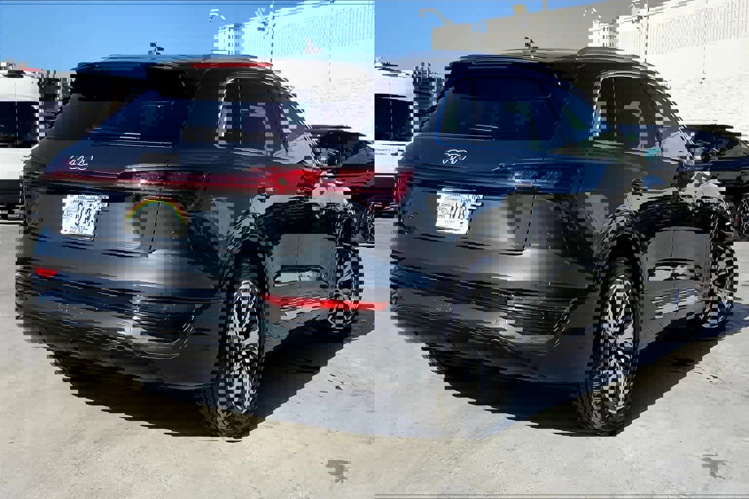 Used 2024 Audi Q8 e-tron Premium Plus w/ Premium Plus Package image 3