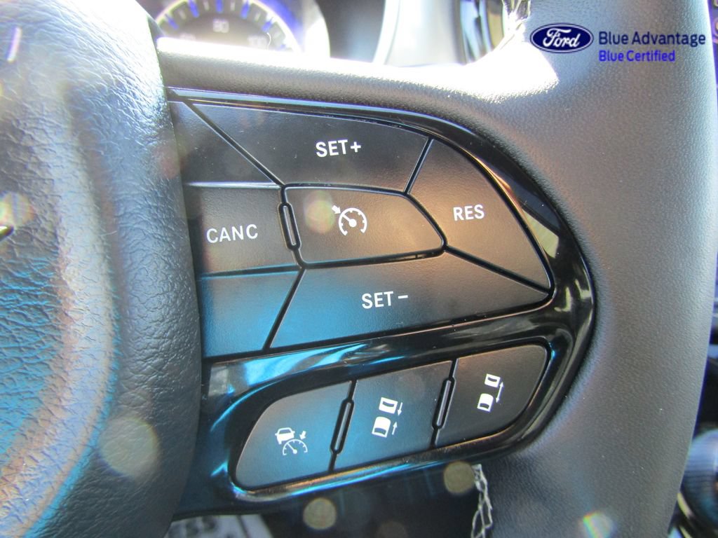Used 2025 Chrysler Pacifica Limited FWD image 34