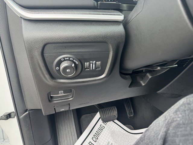 Used 2024 Jeep Grand Cherokee L Limited image 14