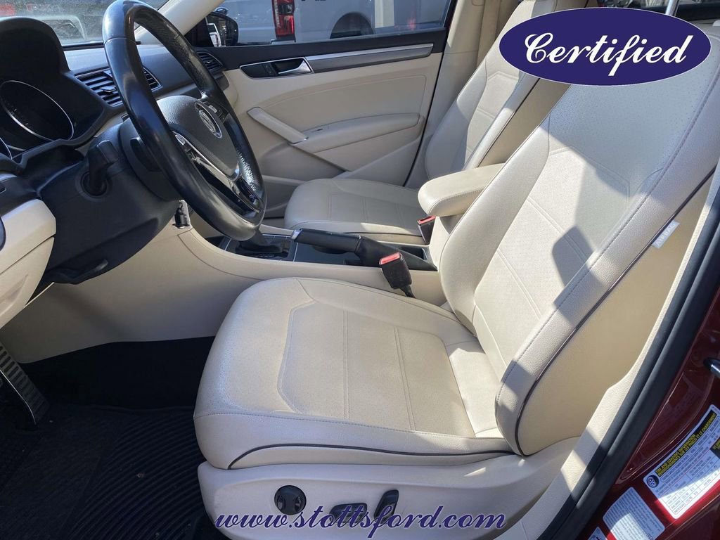Used 2018 Volkswagen Passat 2.0T R-Line w/ R-Line Lighting Package FWD image 12