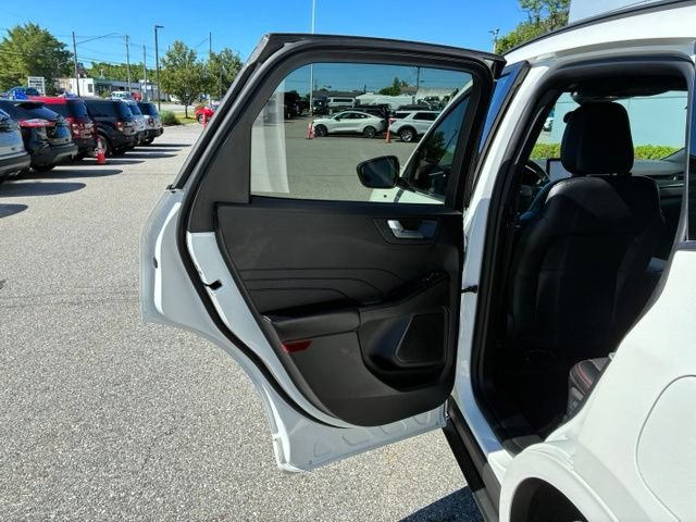 Certified 2023 Ford Escape ST-Line w/ Tech Pack #1 AWD/4WD image 13