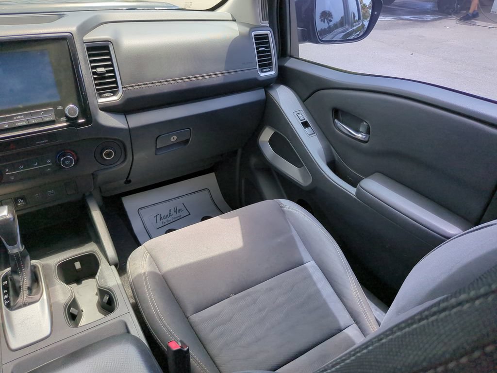 Used 2022 Nissan Frontier SV w/ Technology Package RWD image 18