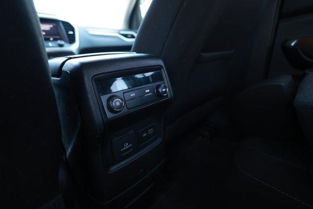 Used 2023 GMC Acadia SLE w/ Driver Convenience Package FWD image 13