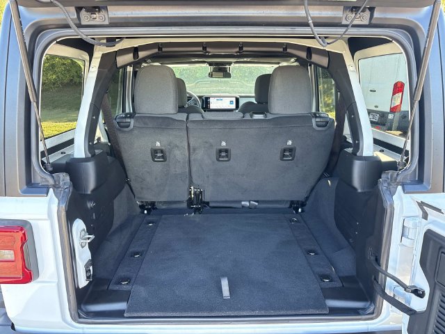 Used 2024 Jeep Wrangler Unlimited Sport AWD/4WD image 12