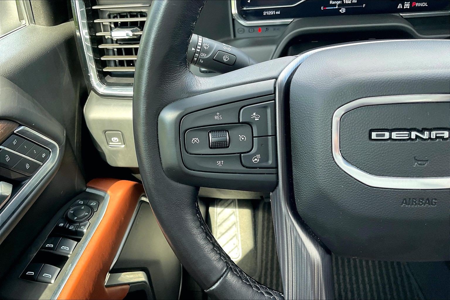 Used 2025 GMC Sierra 2500 Denali Ultimate AWD/4WD image 17