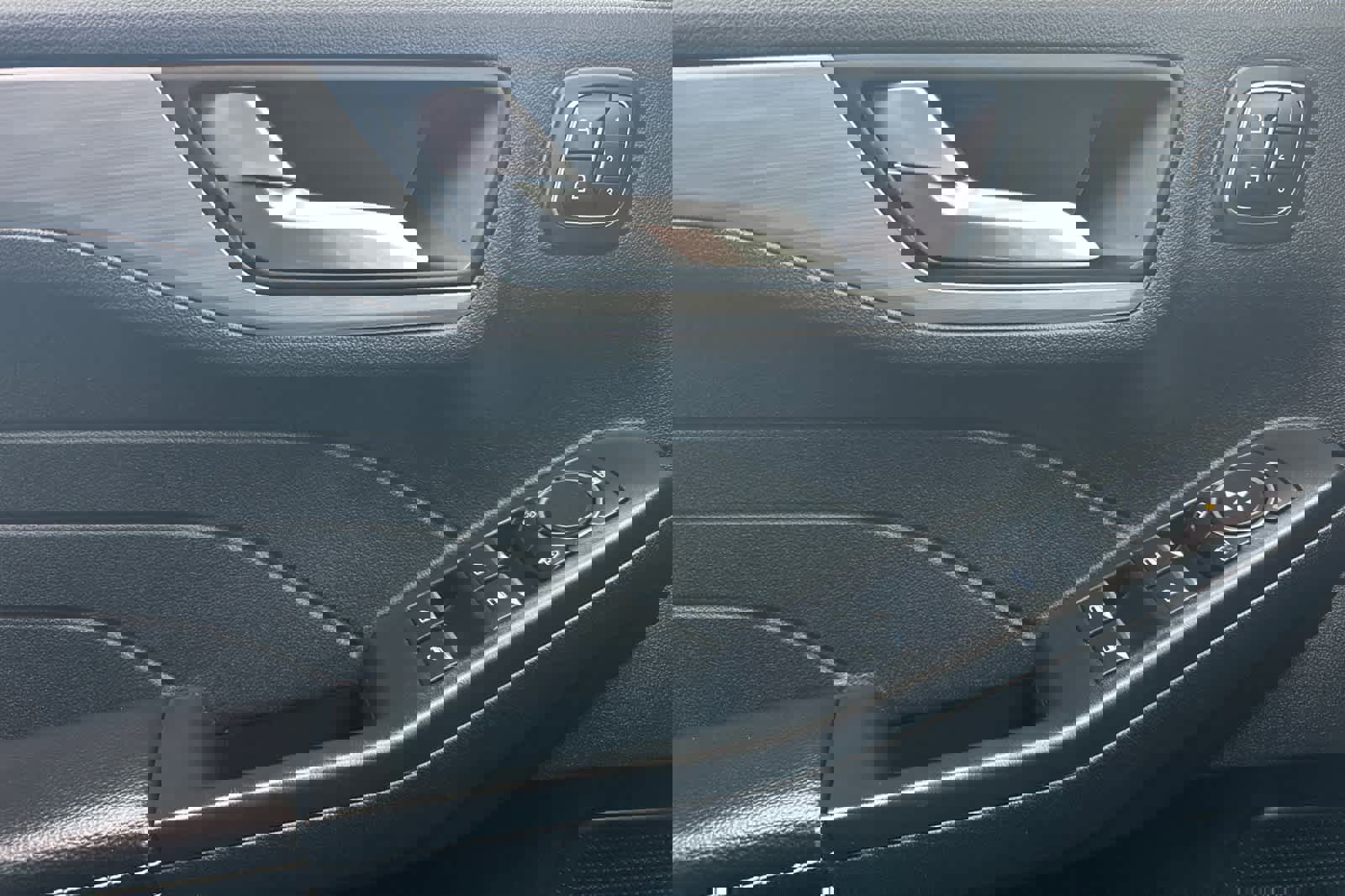 Certified 2025 Ford Escape Platinum image 12