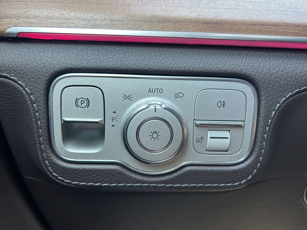 Used 2022 Mercedes-Benz GLE 350 4MATIC w/ AMG Line Exterior image 26