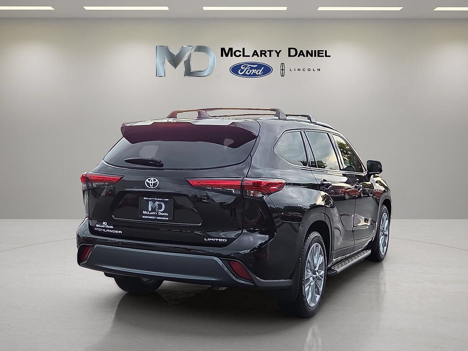 Used 2021 Toyota Highlander Limited FWD image 5