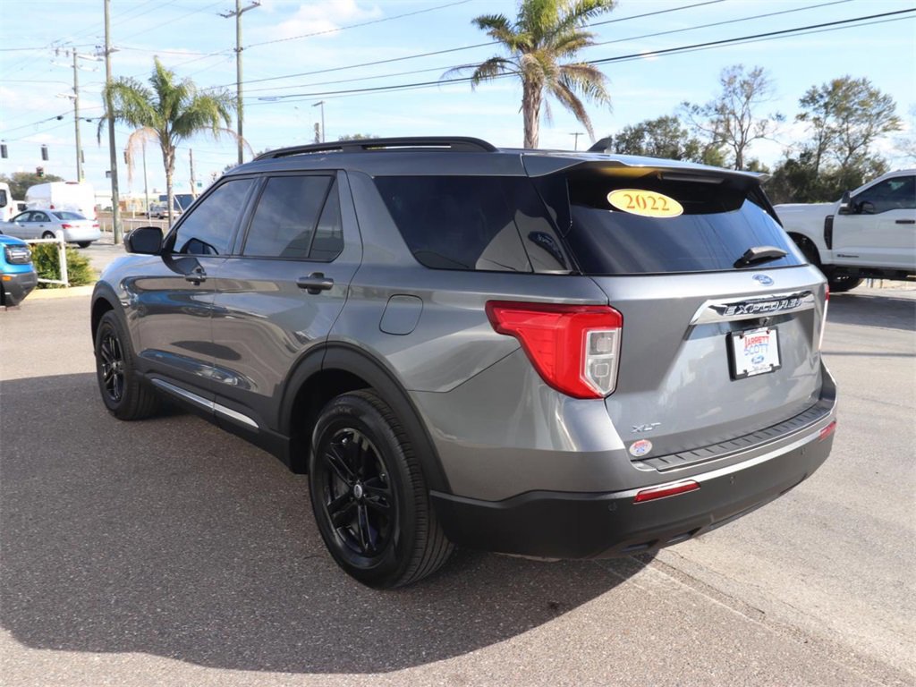 Certified 2022 Ford Explorer XLT image 3