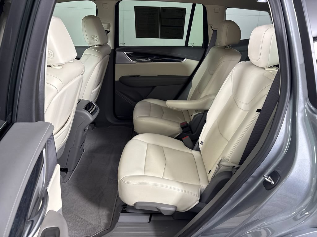 Used 2024 Cadillac XT6 Premium Luxury w/ Technology Package FWD image 28