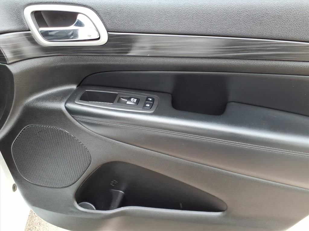 Used 2022 Jeep Grand Cherokee Laredo X image 9