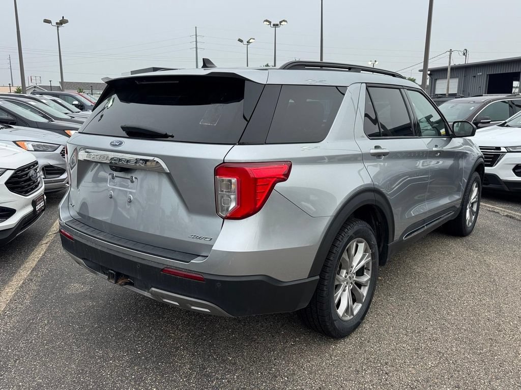Certified 2022 Ford Explorer XLT w/ Equipment Group 202A AWD/4WD image 5