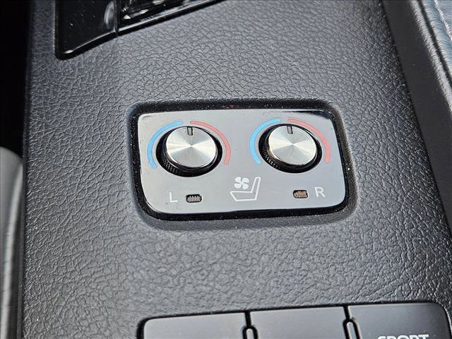 Used 2018 Toyota Avalon Limited image 22