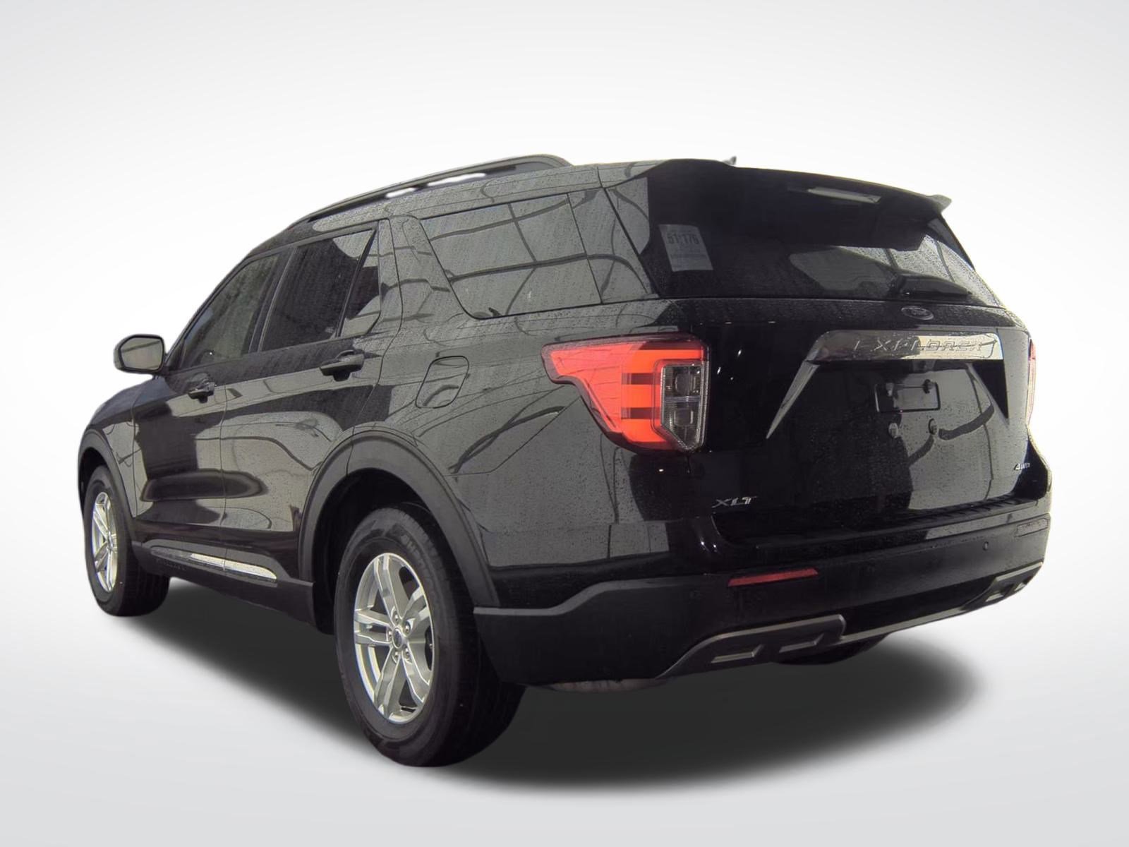 Certified 2022 Ford Explorer XLT w/ Equipment Group 202A image 5