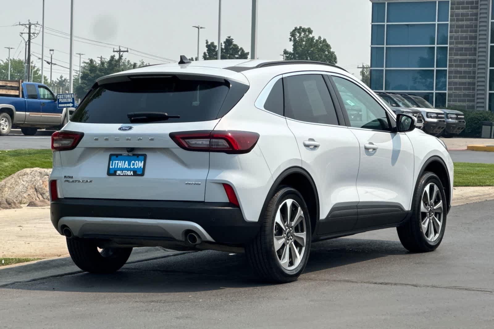Certified 2025 Ford Escape Platinum AWD/4WD image 2