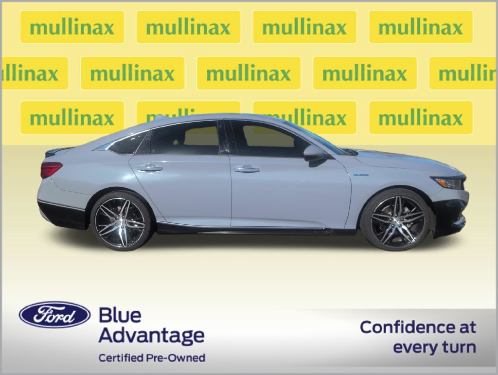 Used 2022 Honda Accord Touring image 2