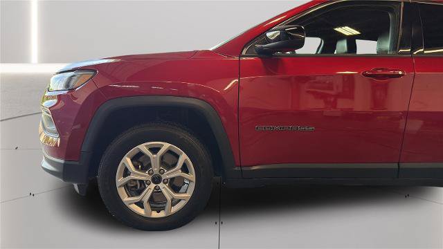 Used 2025 Jeep Compass Latitude w/ Sun & Sound Group AWD/4WD image 21