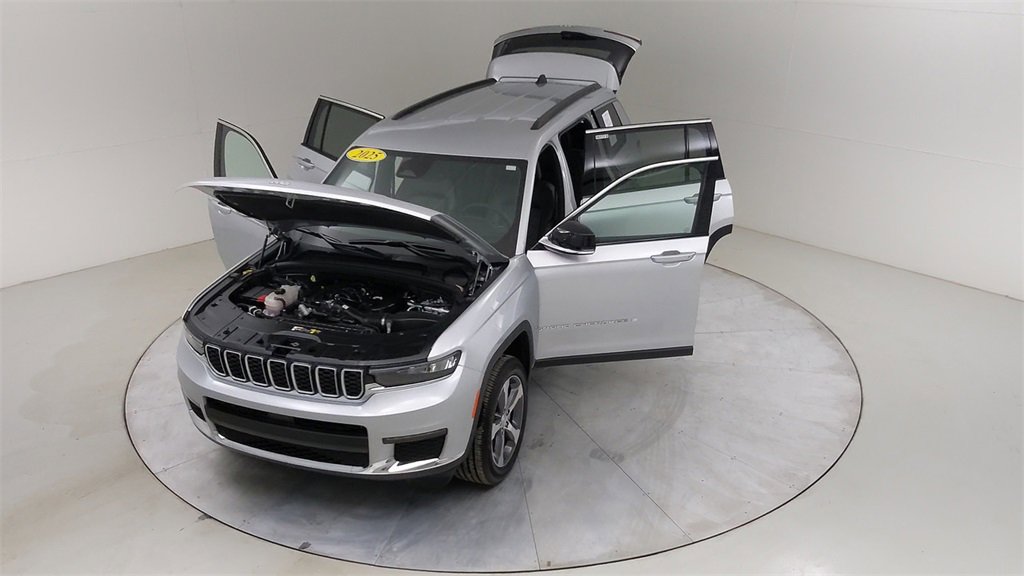 Used 2025 Jeep Grand Cherokee L Limited image 46